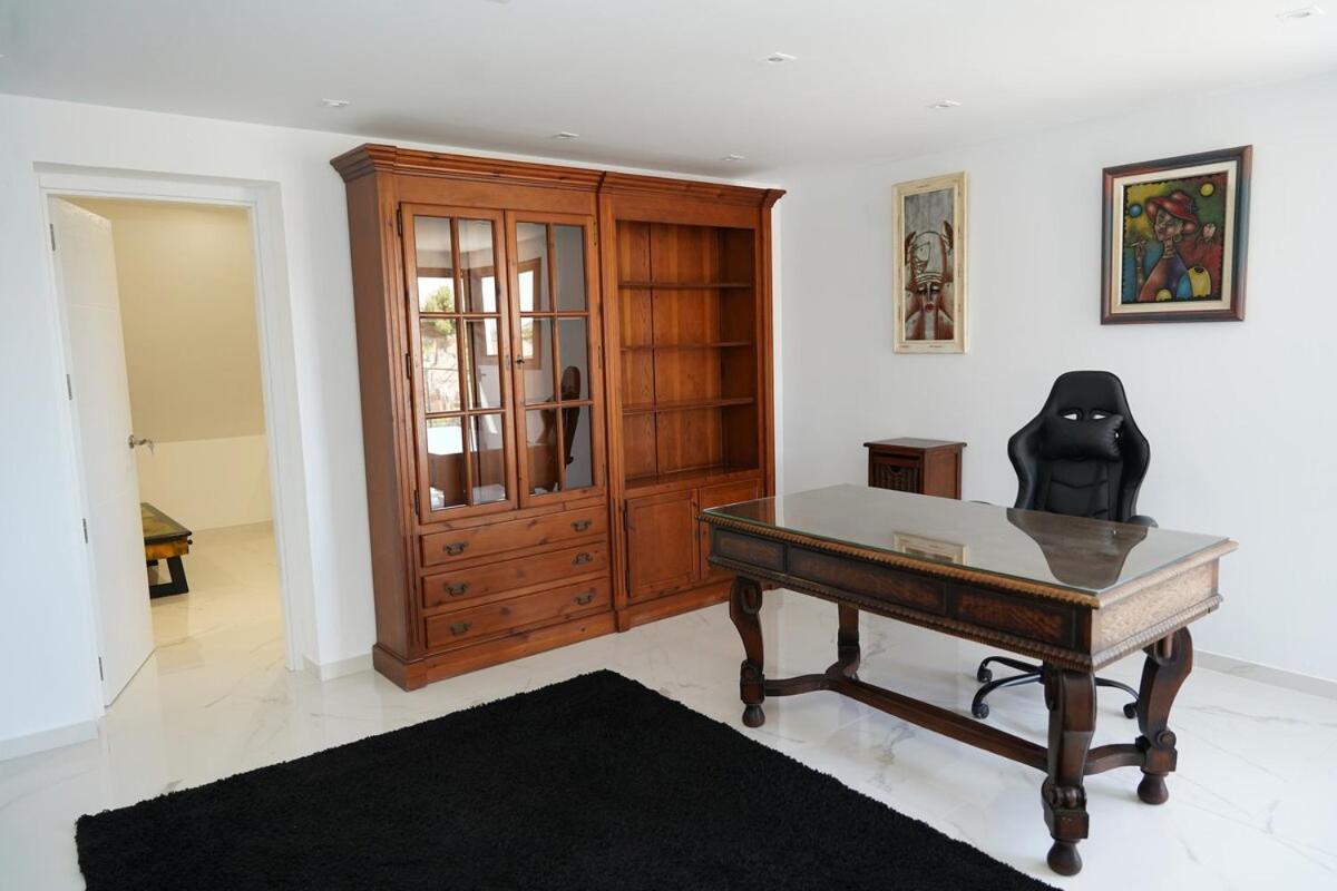 Complete Luxury House With Garden *