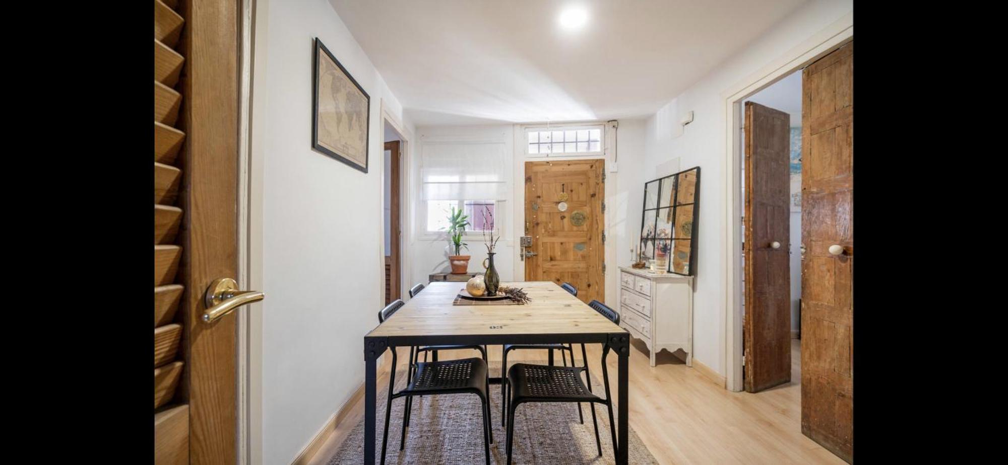 Appartement In Monumental Square Center Madrid
