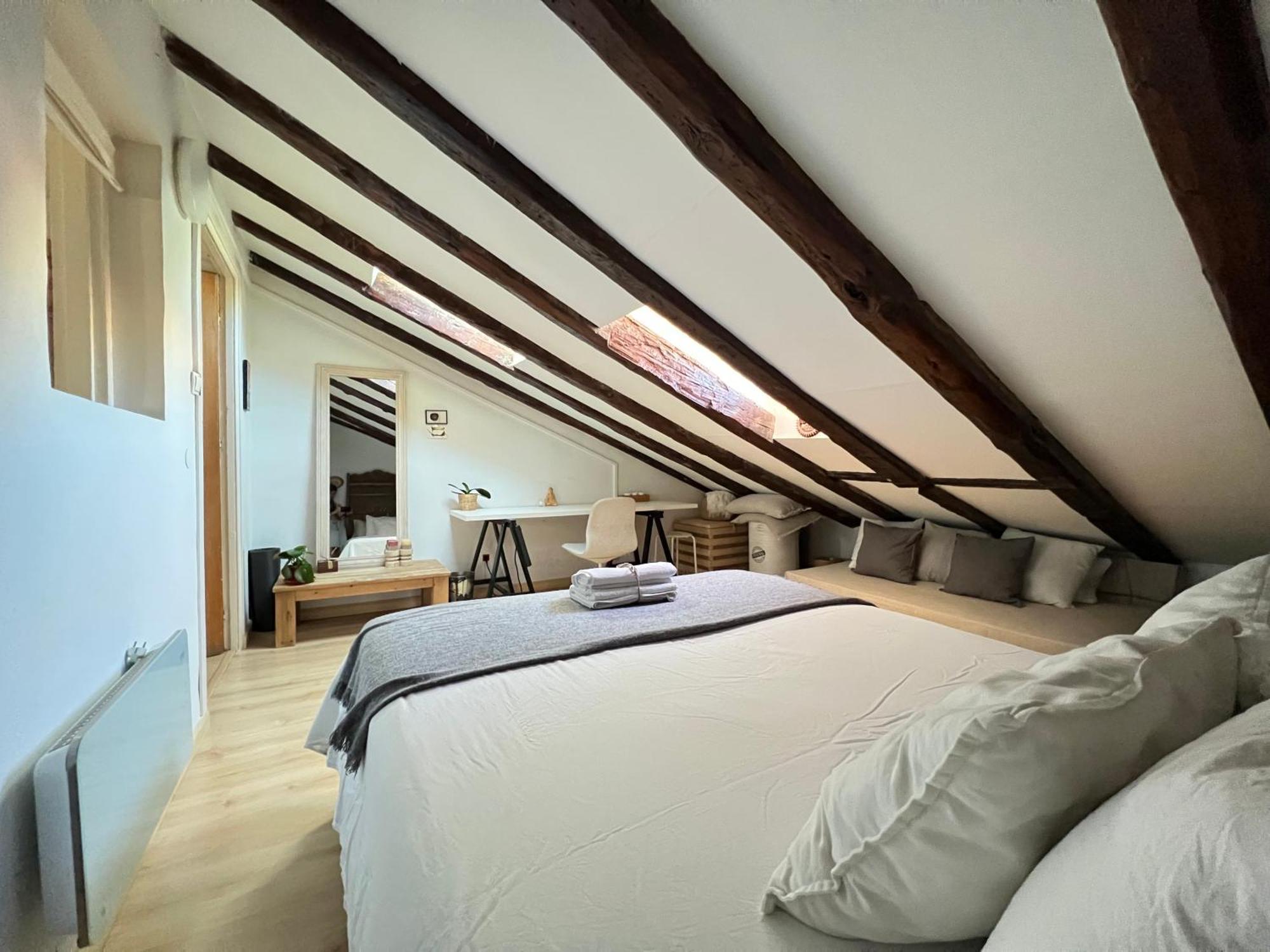 Appartement In Monumental Square Center