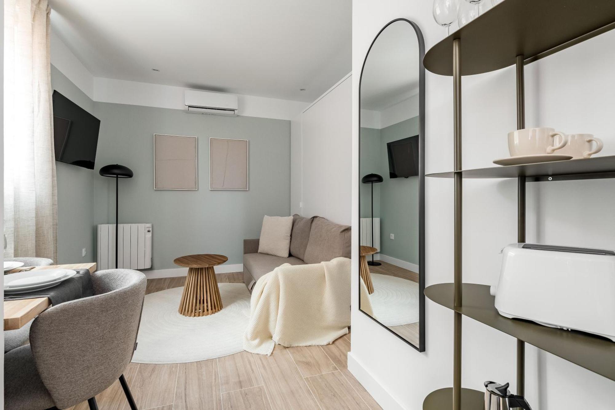 Apartahotel Arturo Soria By Charming Madrid