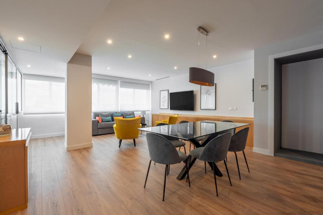 2 Bedroom 2 Bathroom Furnished - Salamanca - Bright & Stylish - Mintystay *
