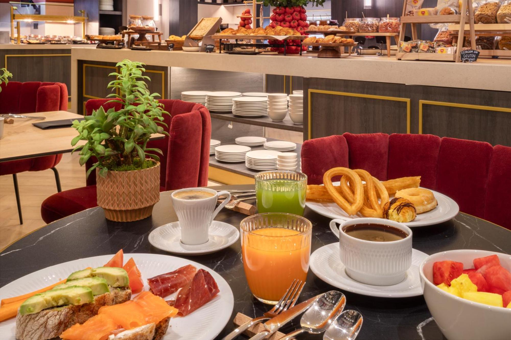 Hotel Catalonia Plaza Espana & 4*