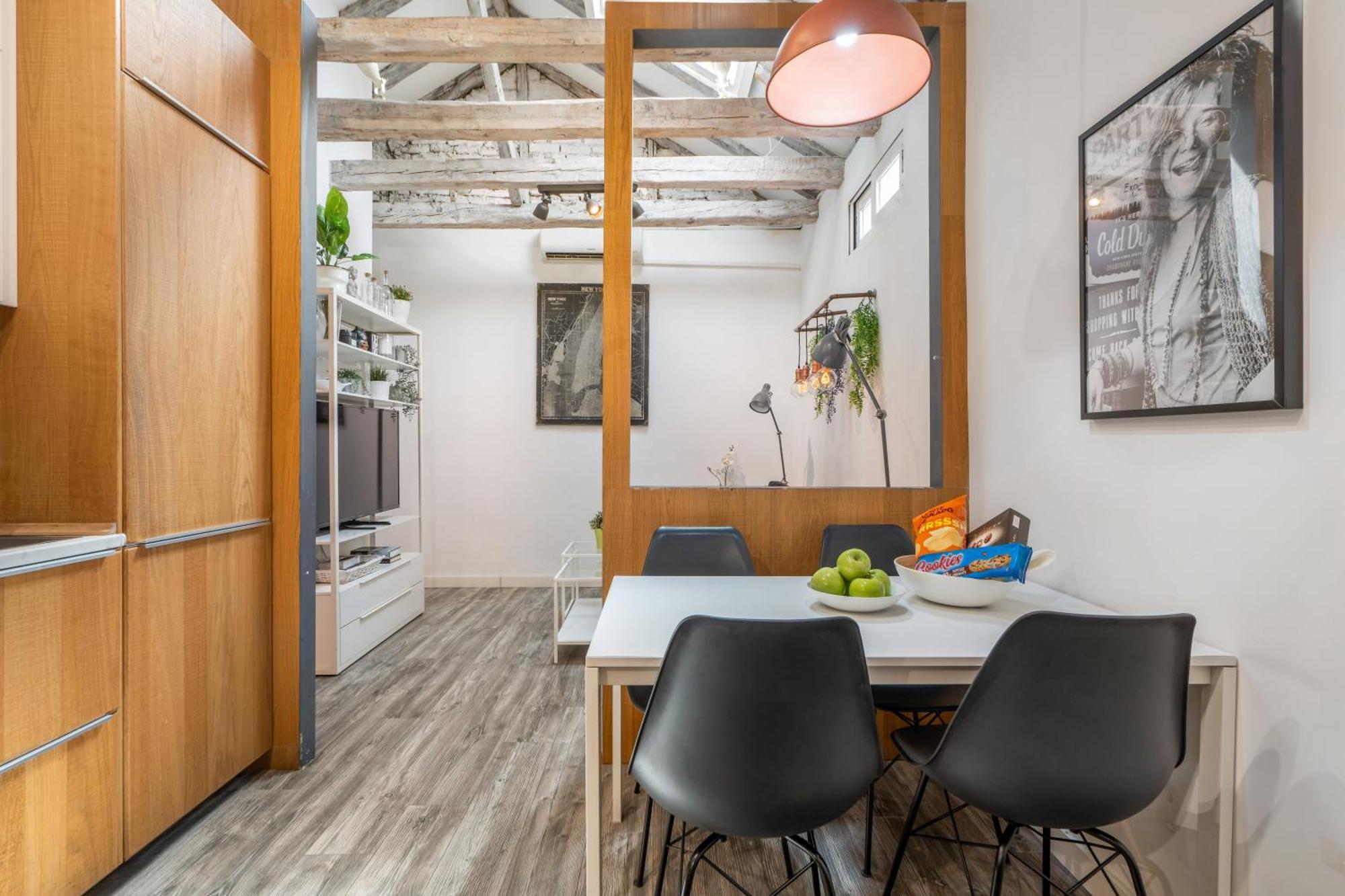 Attic 3bedrms-2baths In Heart Of Malasana *