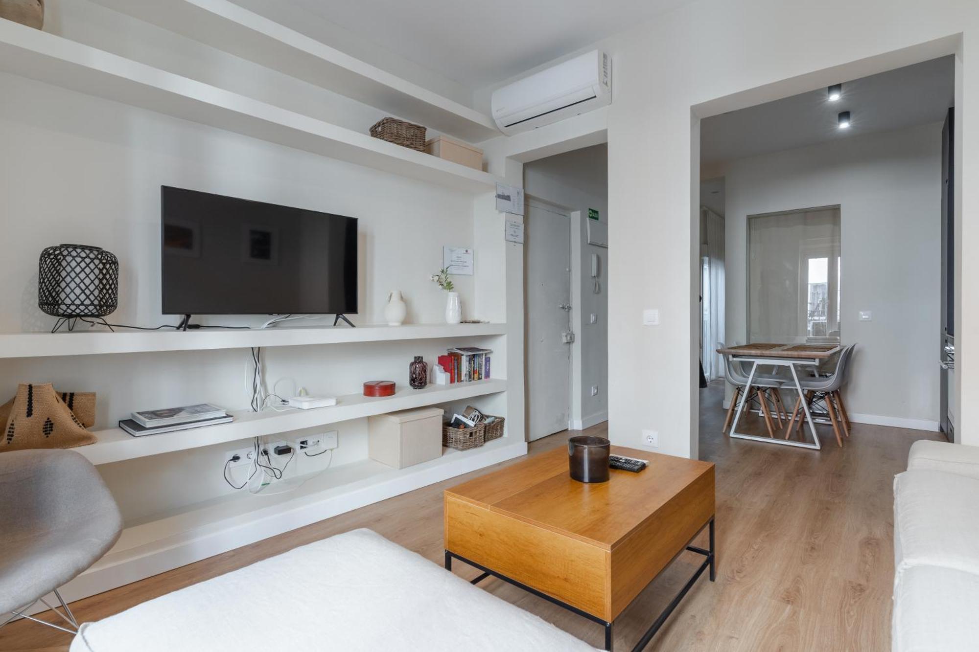 Centric- 1bd 1bth Furnished - Chueca Apartment *