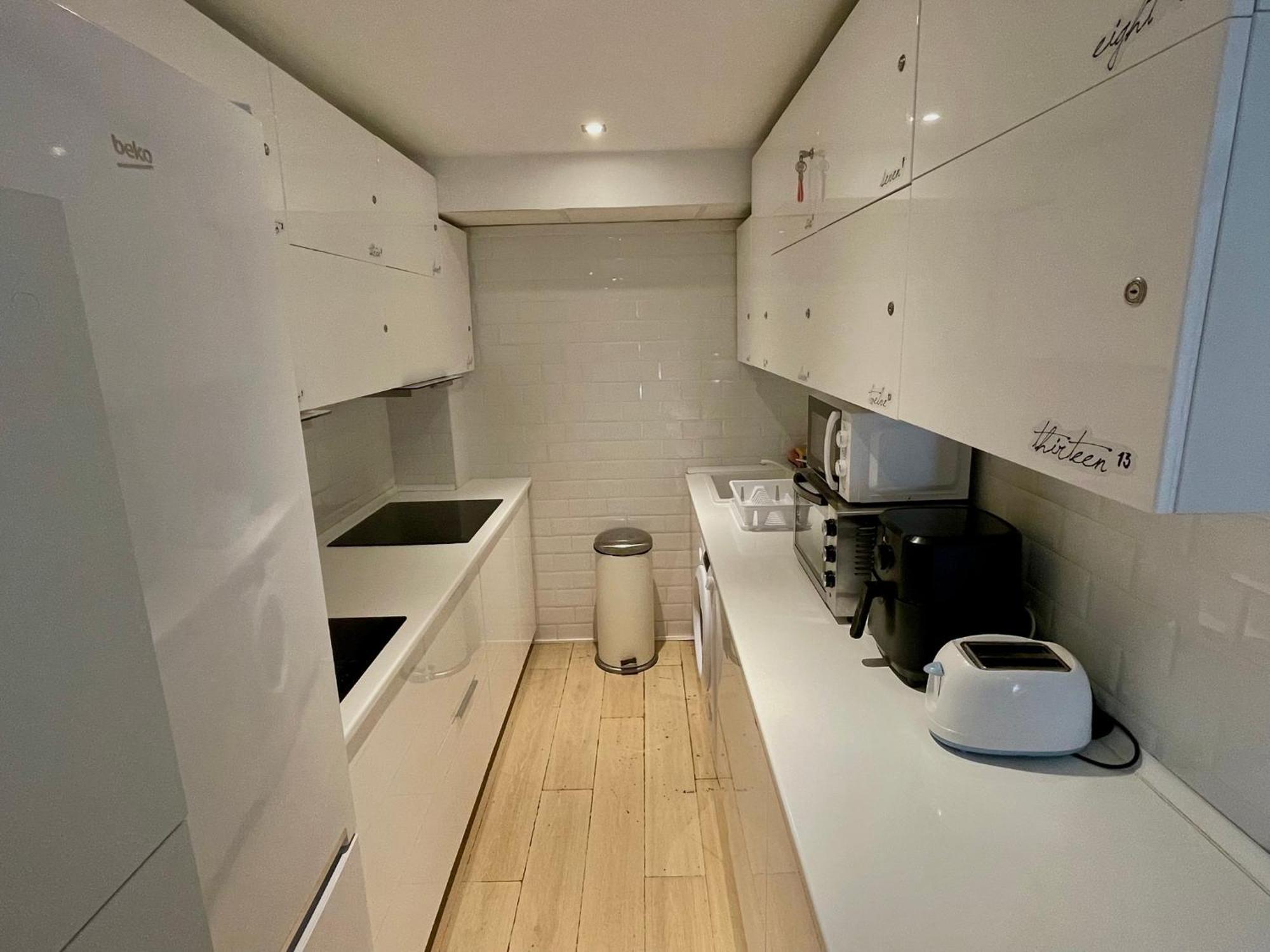 Hostal Habitaciones Gran Via -No Aire Acondicionado-