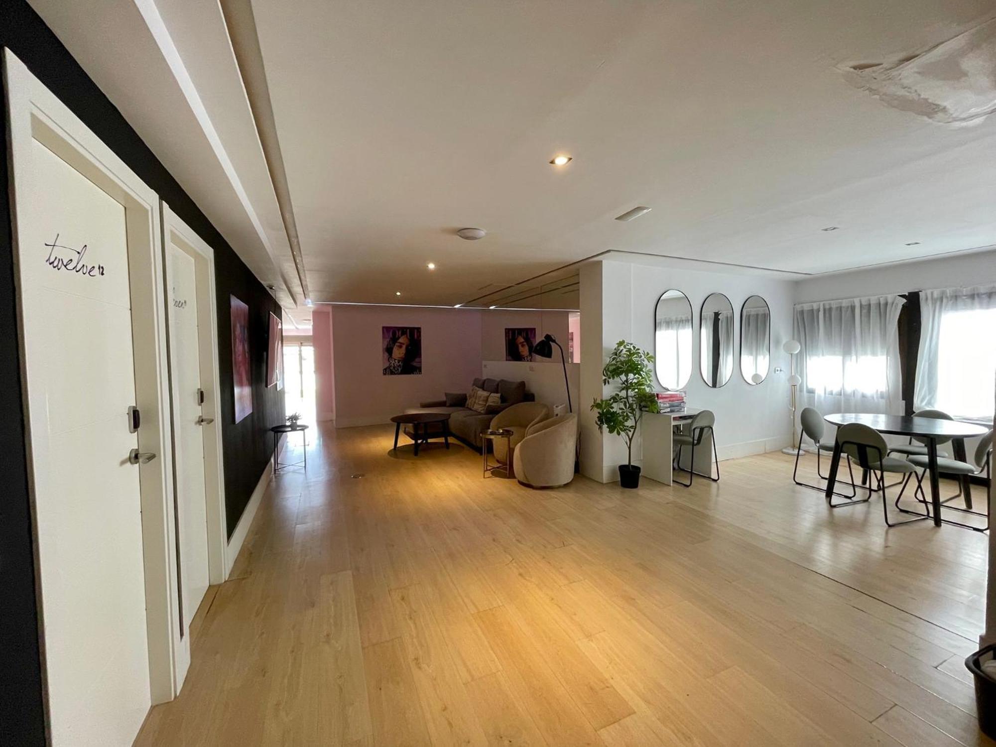 Hostal Habitaciones Gran Via -No Aire Acondicionado- *