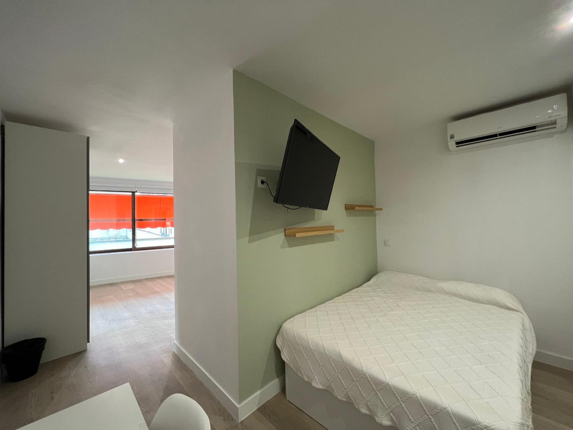 Habitaciones Gran Via -No Aire Acondicionado- Hostal *