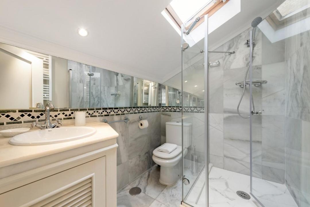 2 Bedrooms 2 Bathrooms- Penthouse- Almagro- Mintystay Madri