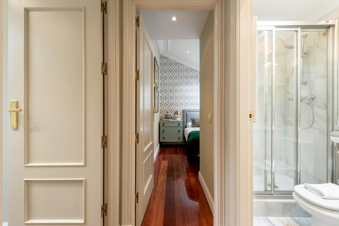 2 Bedrooms 2 Bathrooms- Penthouse- Almagro- Mintystay Madri