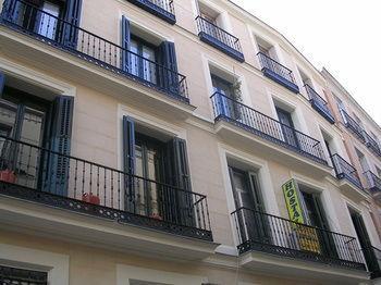 Bruna Paseo Del Prado Madrid