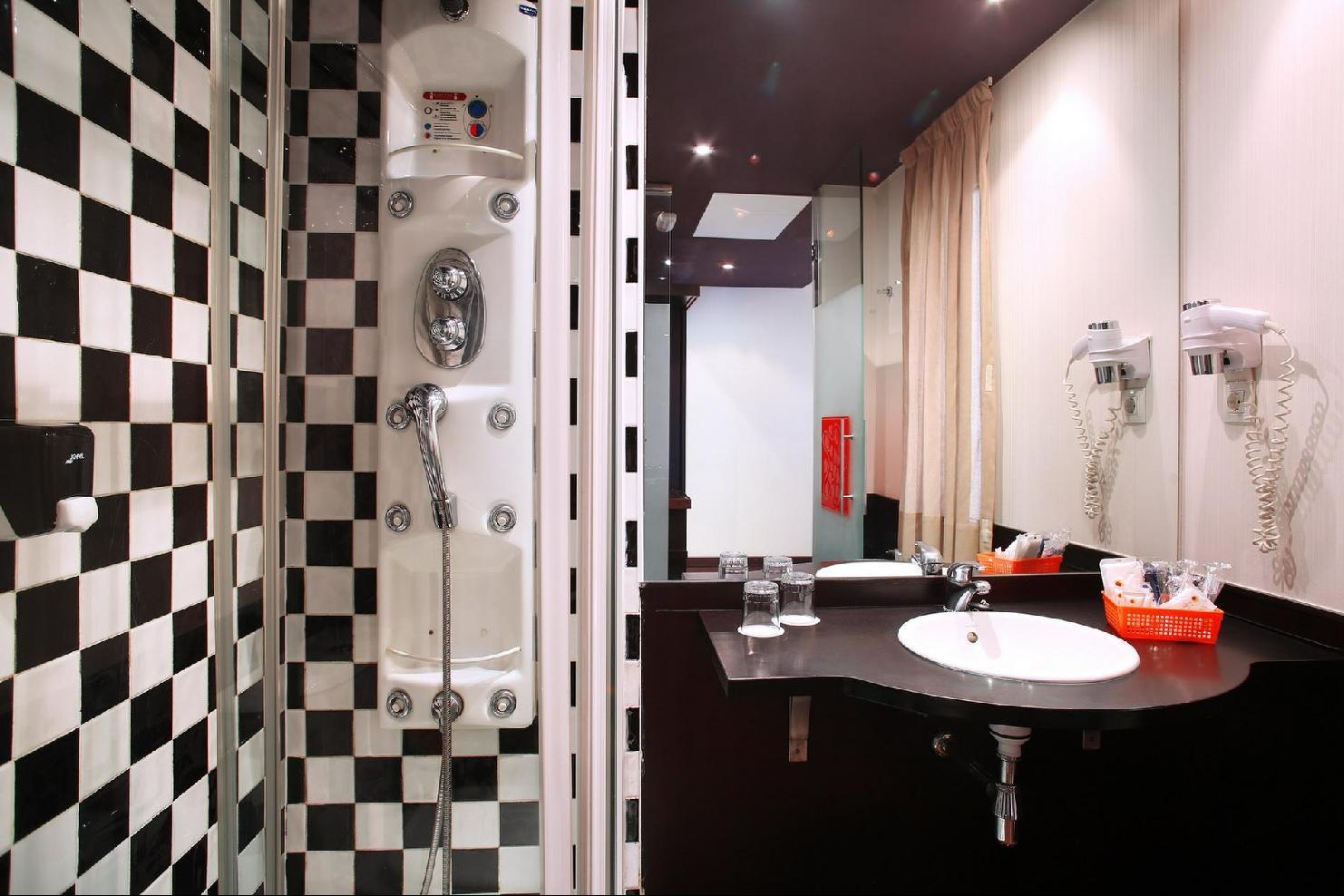 Hotel Avenida Gran Via 3*
