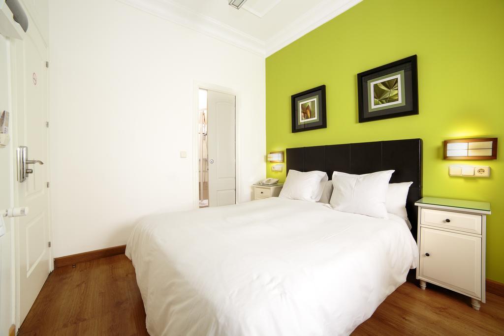 Adria Santa Ana Madri