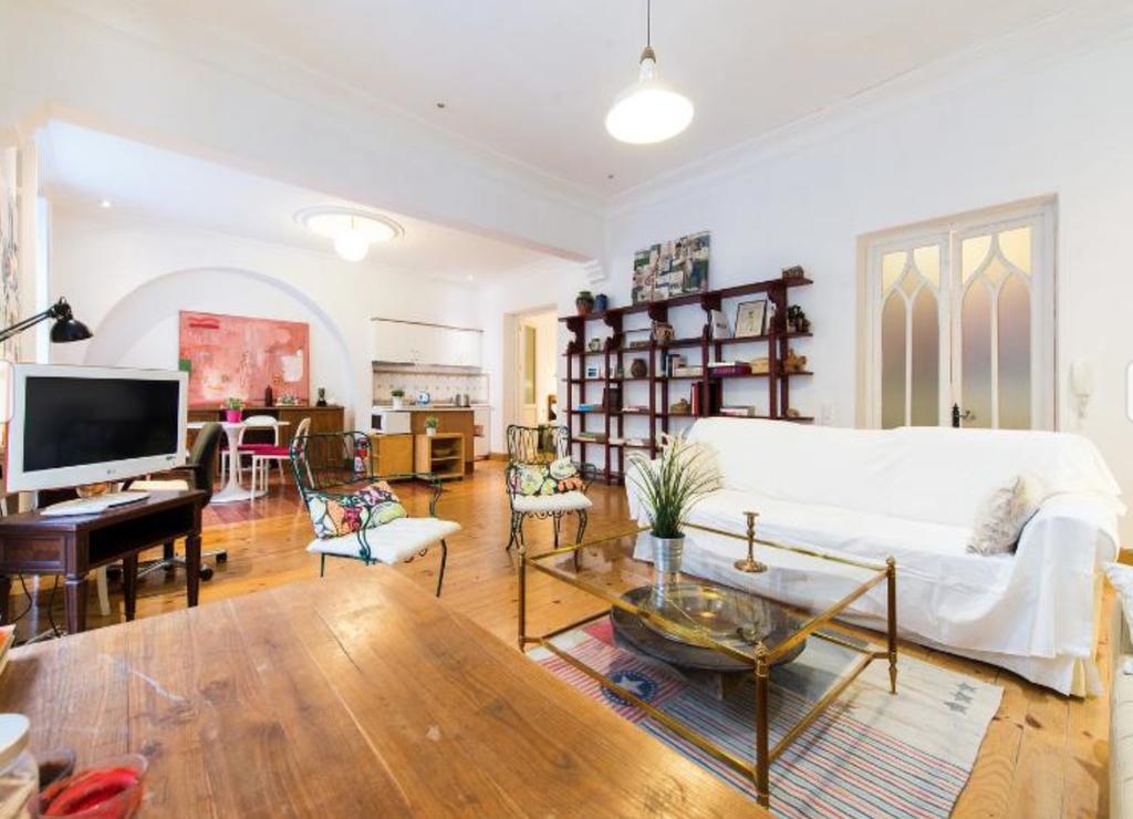 Apartment Artist *