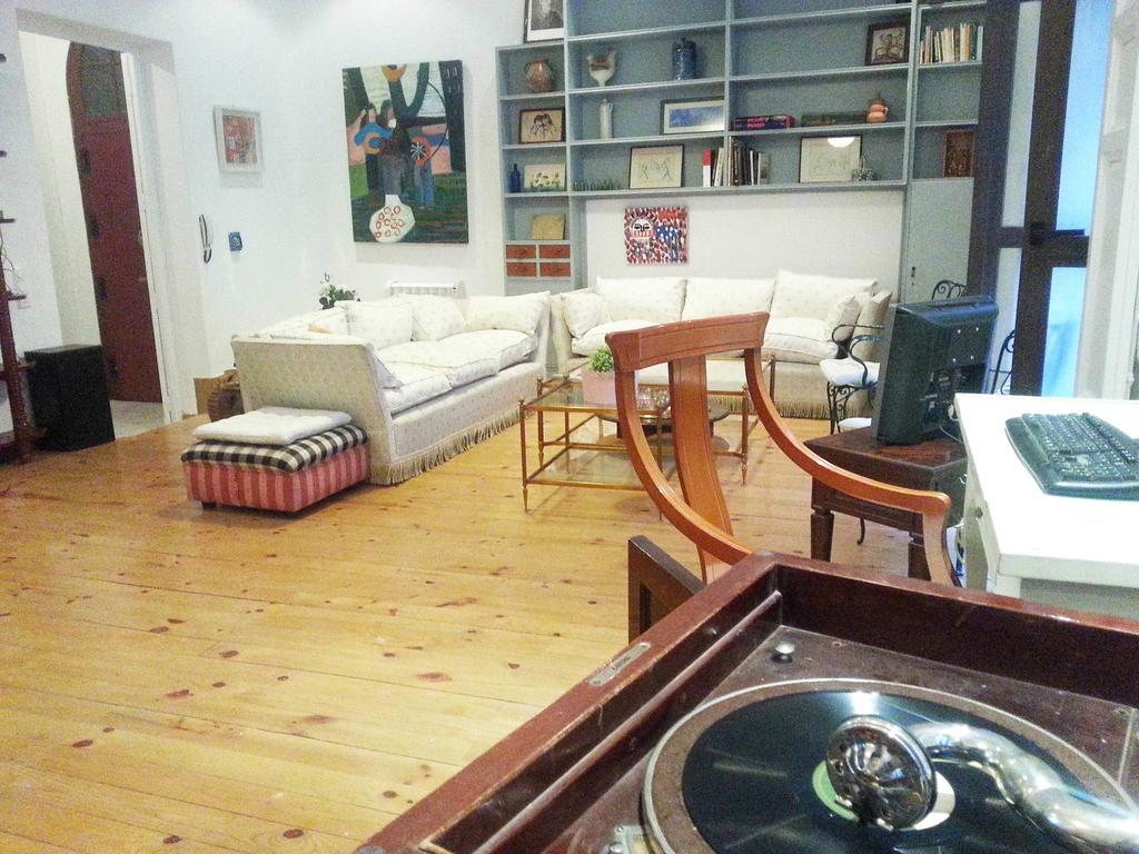 Artist Apartment *