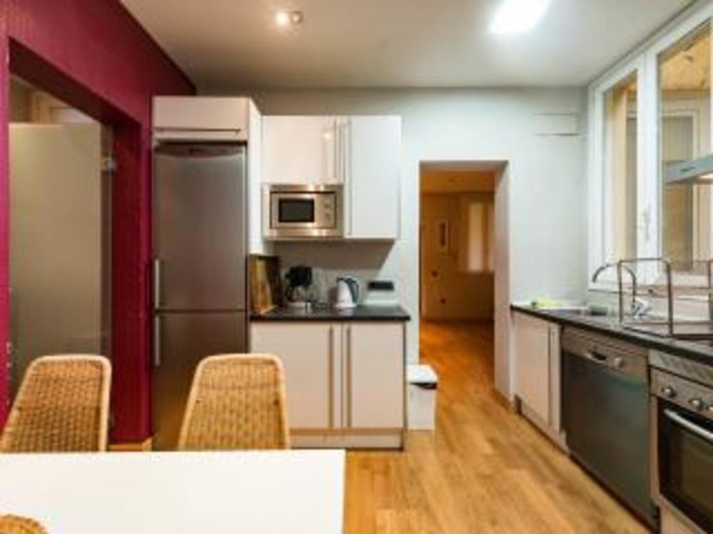 Great Apartment Near Plaza Mayor Large Groups Apartment *