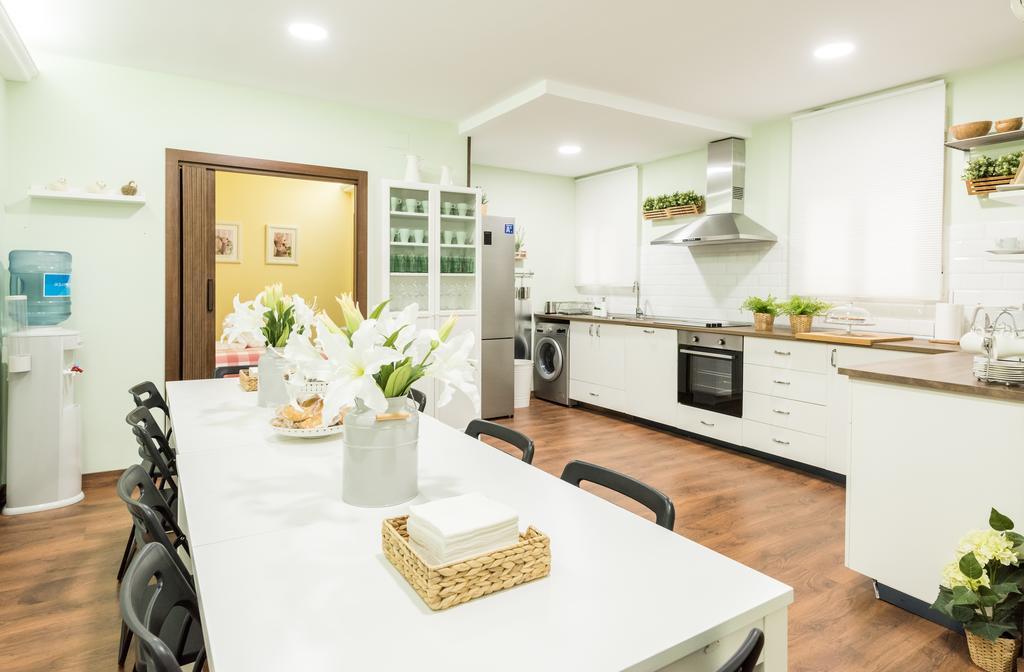 Great Apartment Near Plaza Mayor Large Groups Apartment