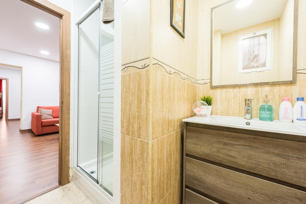 Great Apartment Near Plaza Mayor Large Groups * Madrid