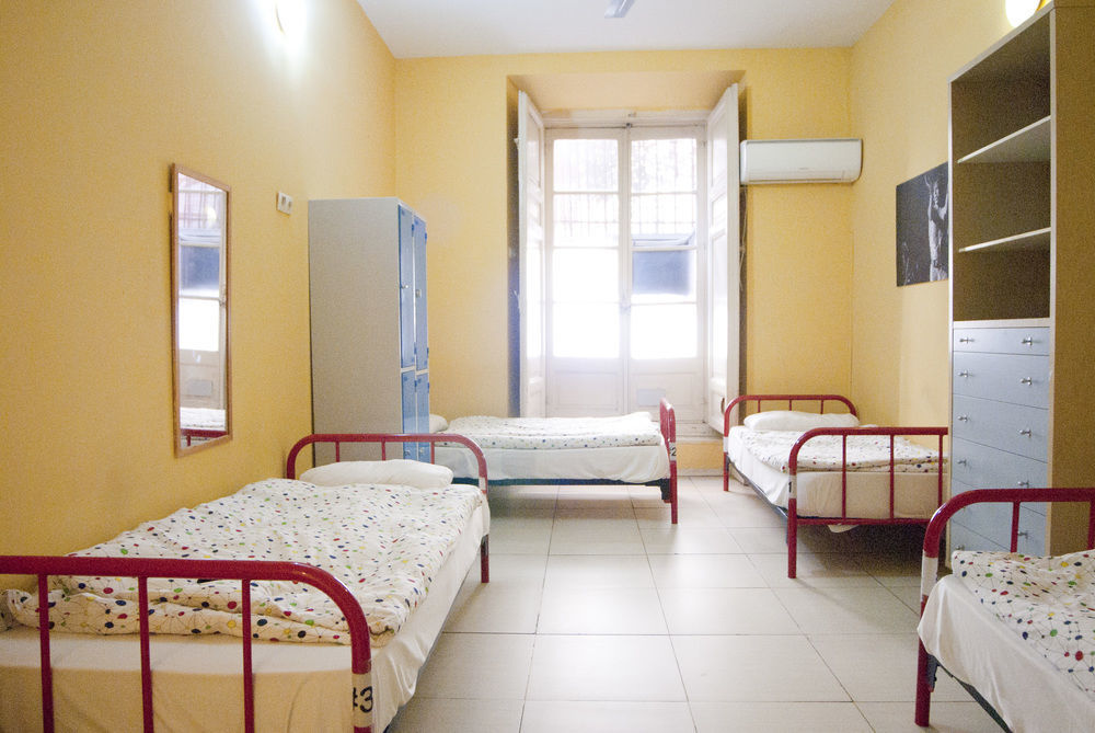 Way Hostal *