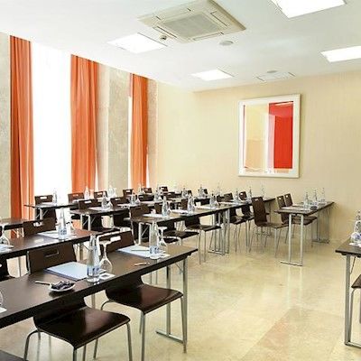 Occidental Este Hotel 4*
