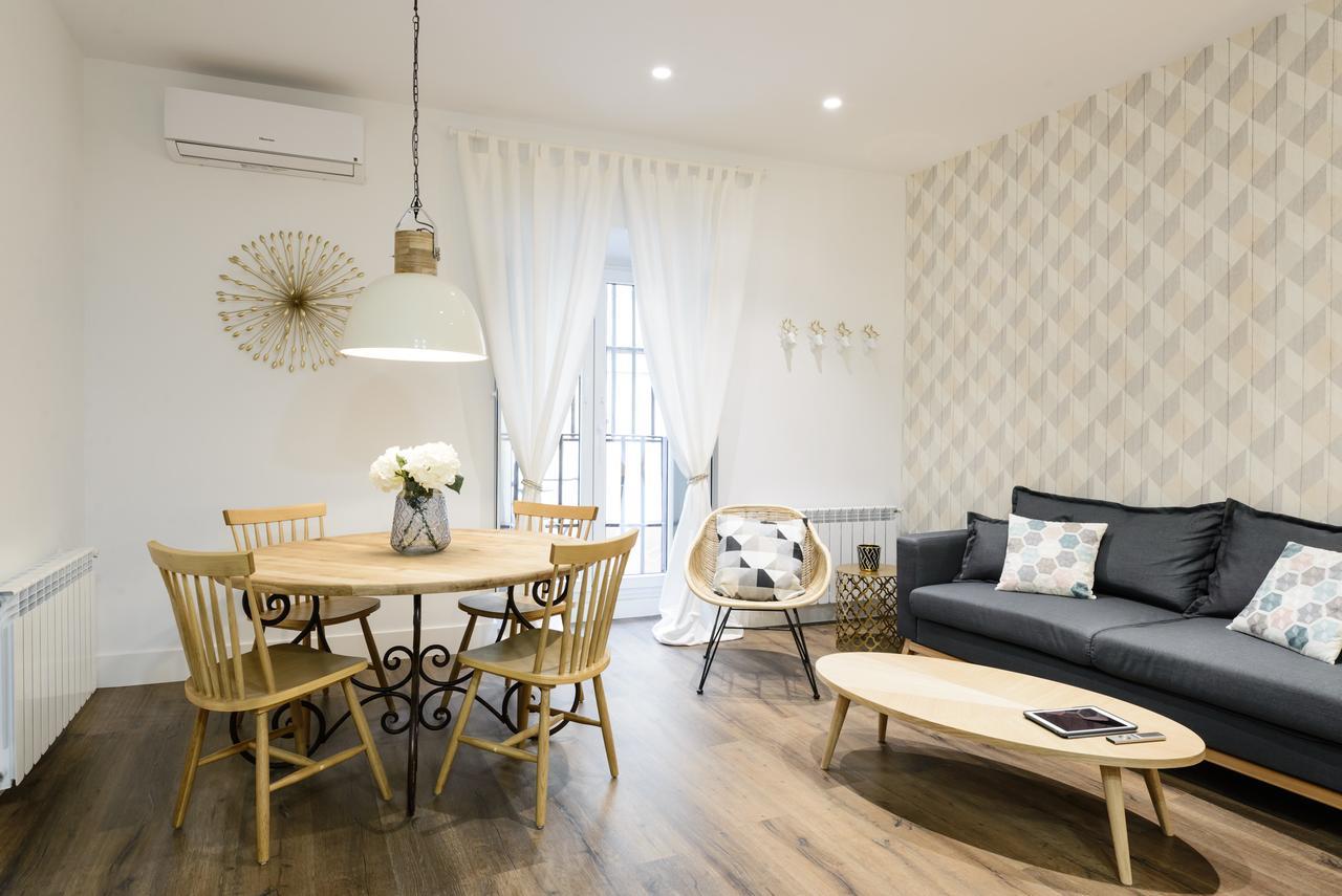 Charming Center - *