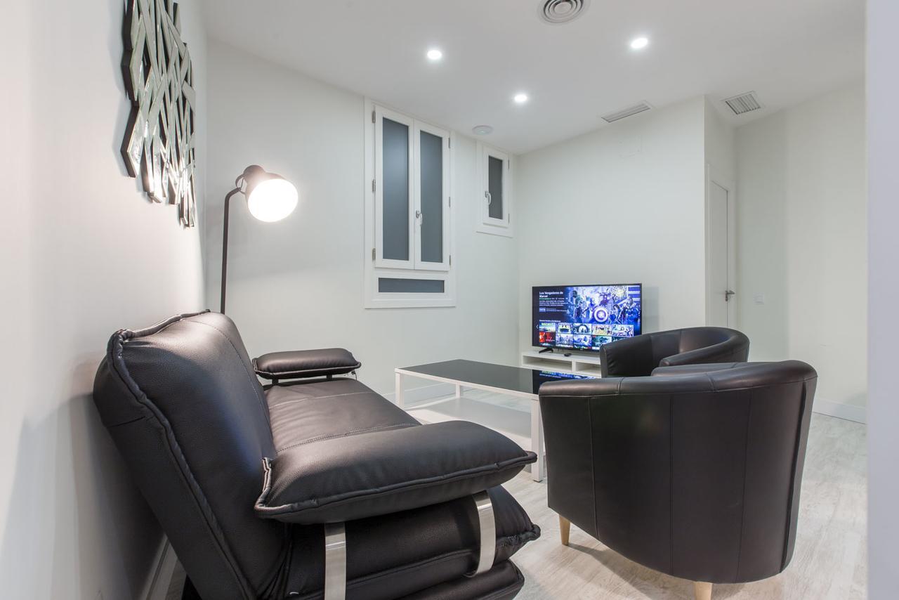 Bookinmadrid Com - Cascorro Sq 18 Pax Apartment *