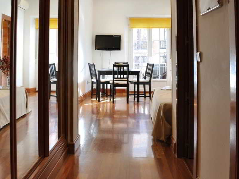 Aparthotel New Point 3*