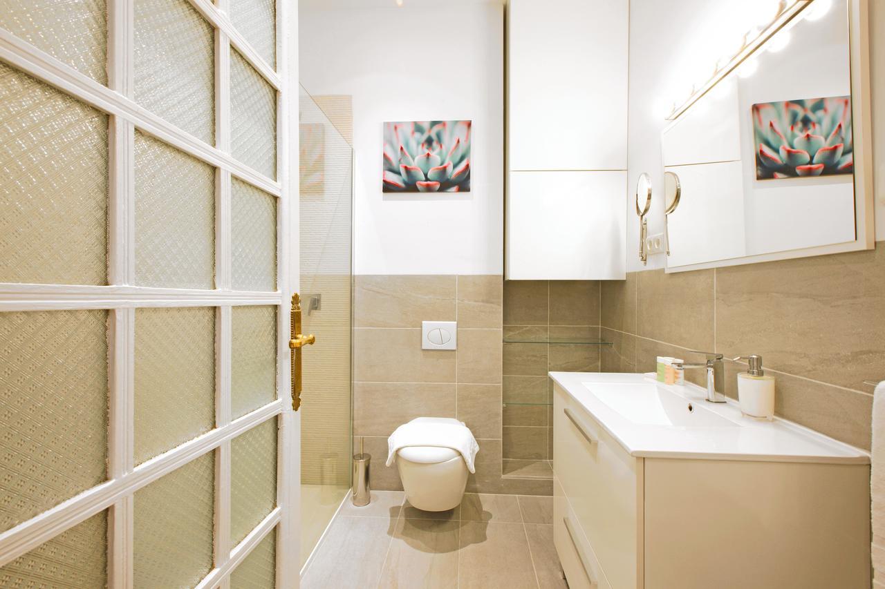 Reina Sofia Boutique I