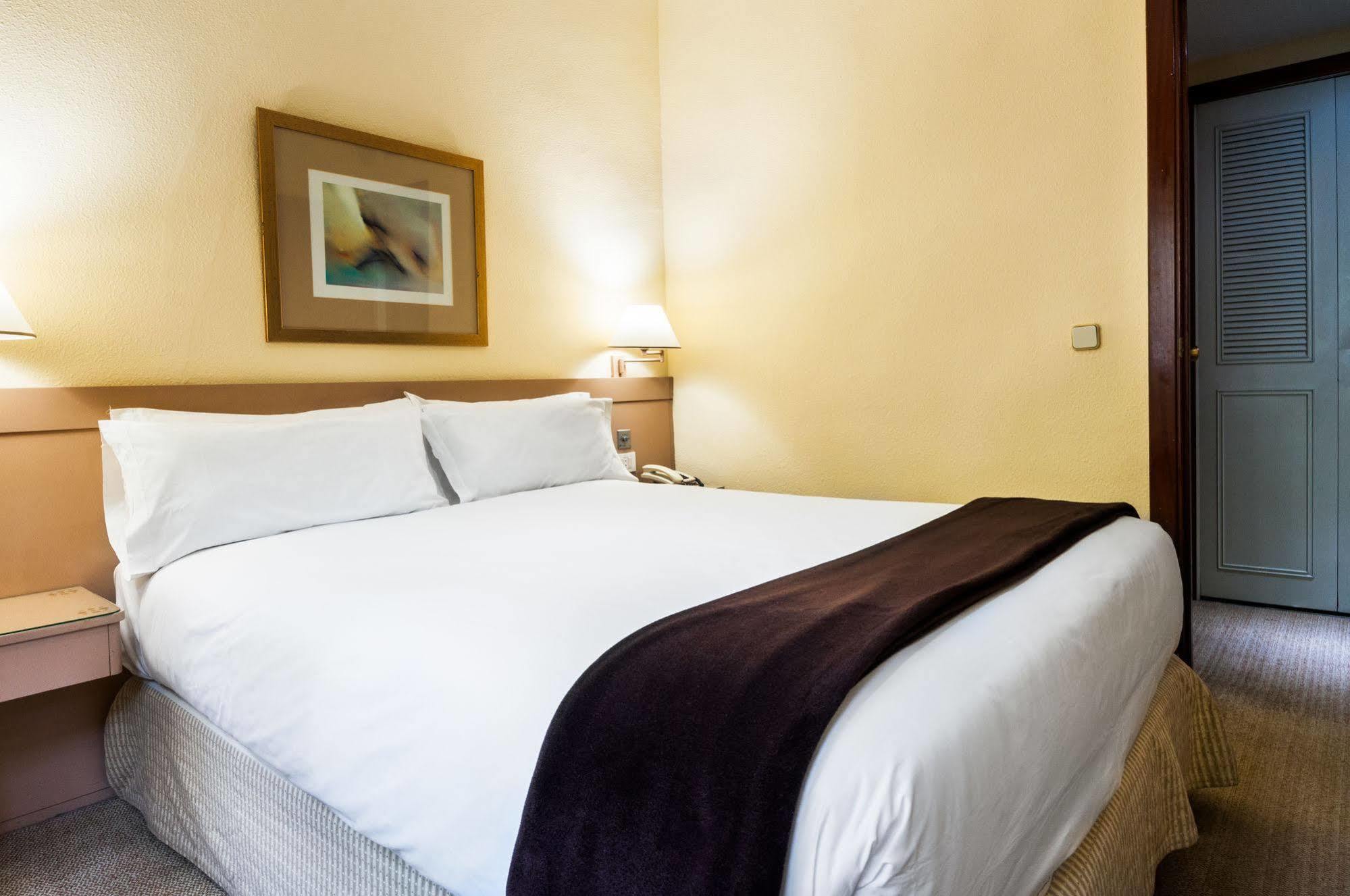 Aparthotel Espahotel Plaza Basilica 3*