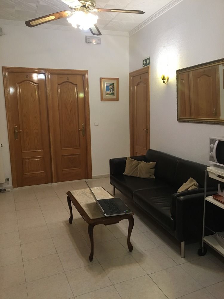 Hostal Lido Hotel *