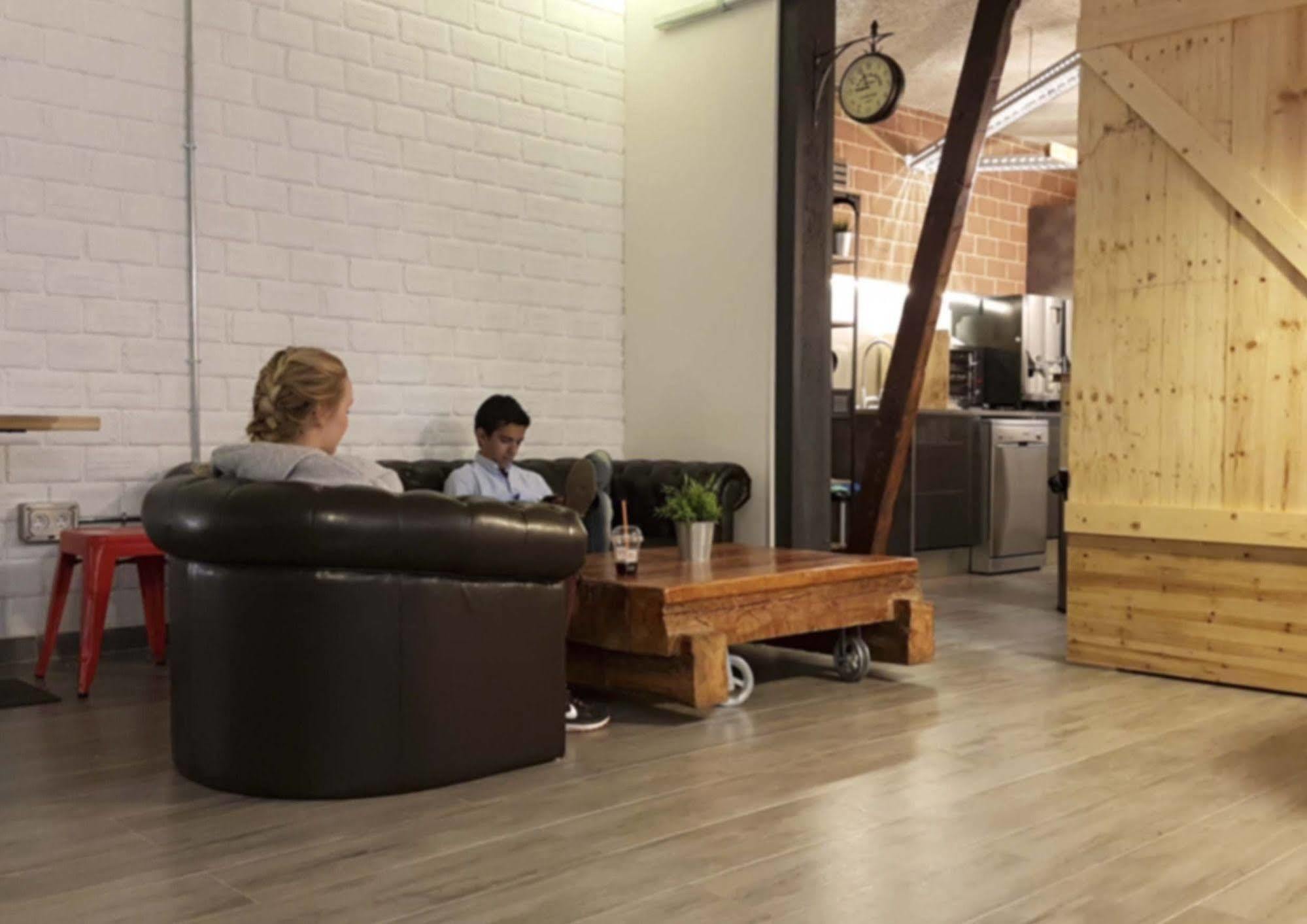Far Atocha Hostel *
