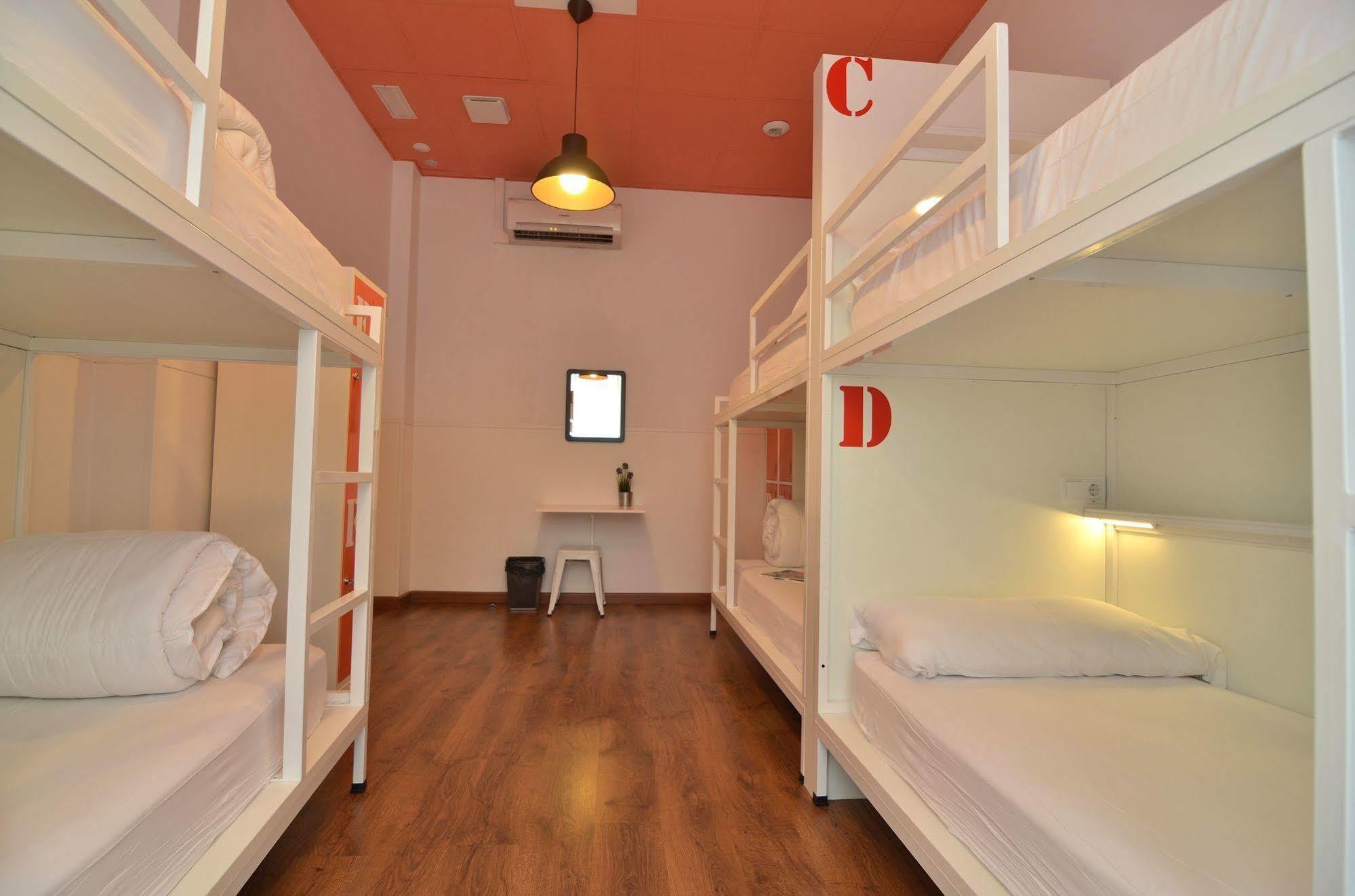 Hostel Far Atocha *