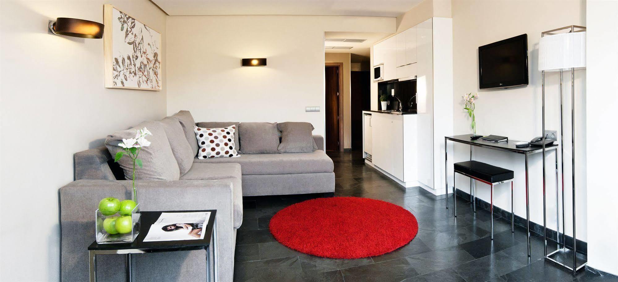 Apartosuites Jardines De Sabatini 3* Madrid