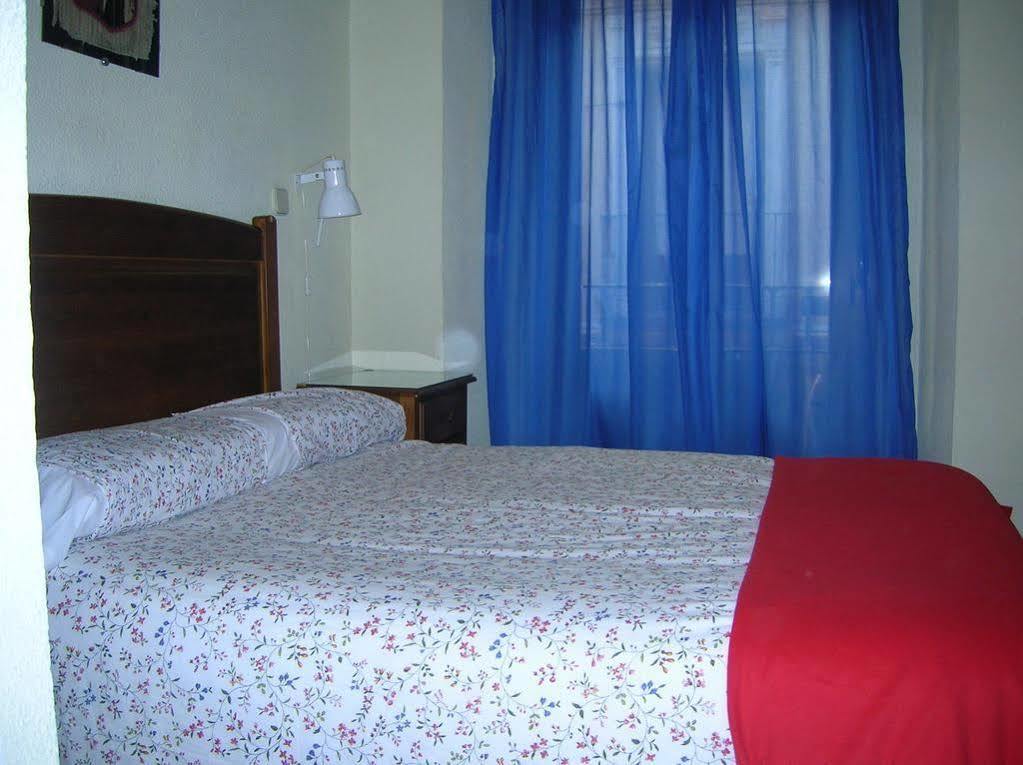 Perales Casa de hóspedes Madri