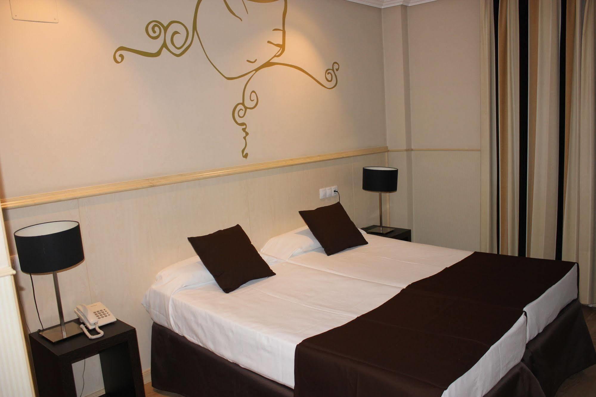 Hotel Feria De 4*