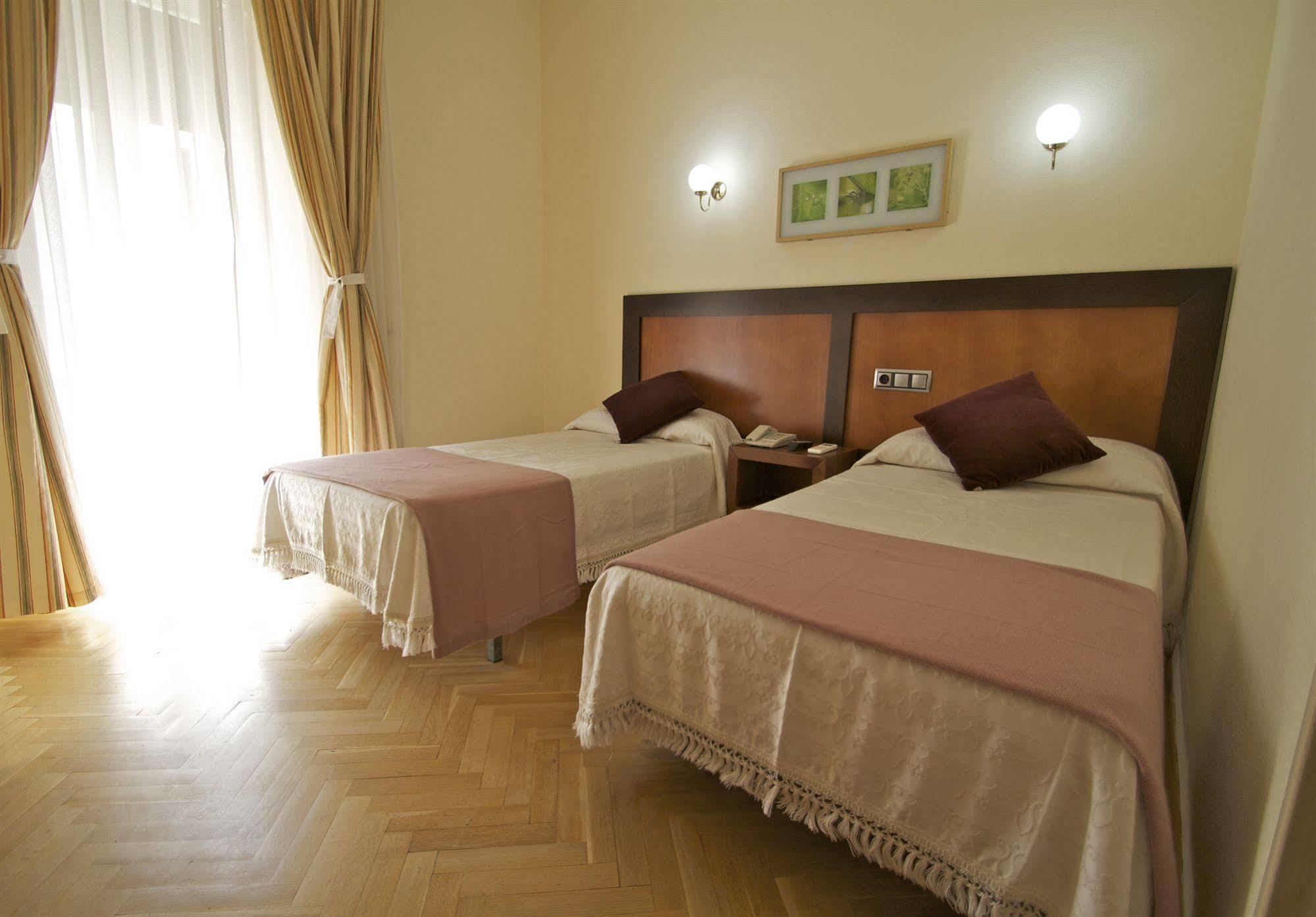 Guest house Greco Gran Via 2*