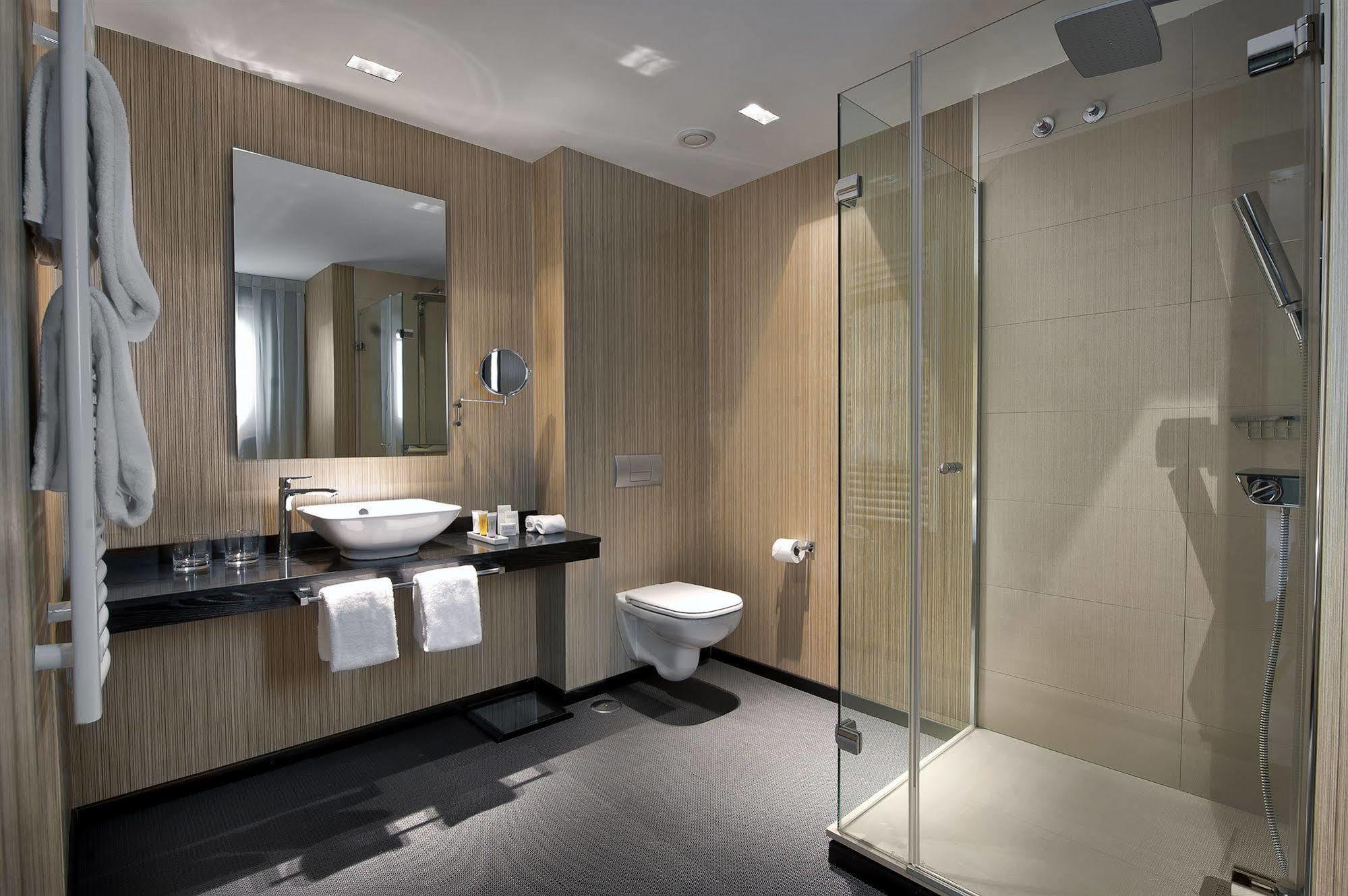 Hotel One Shot Luchana 4*