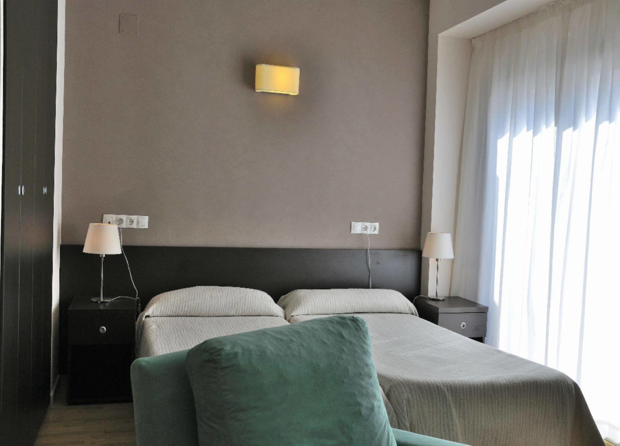 Residencia Universitaria Resa Erasmo Appartement *