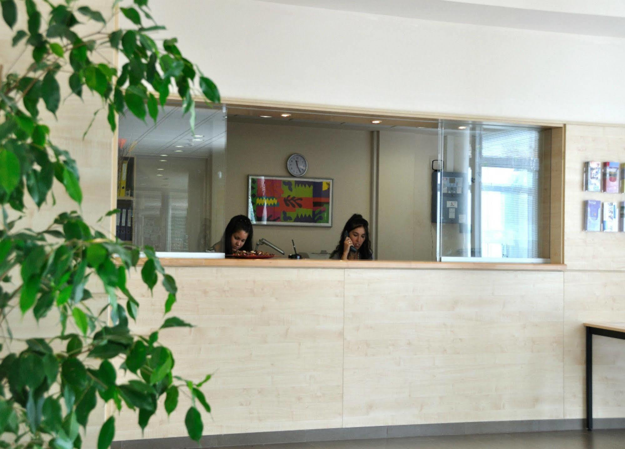 Residencia Universitaria Resa Erasmo Appartement *