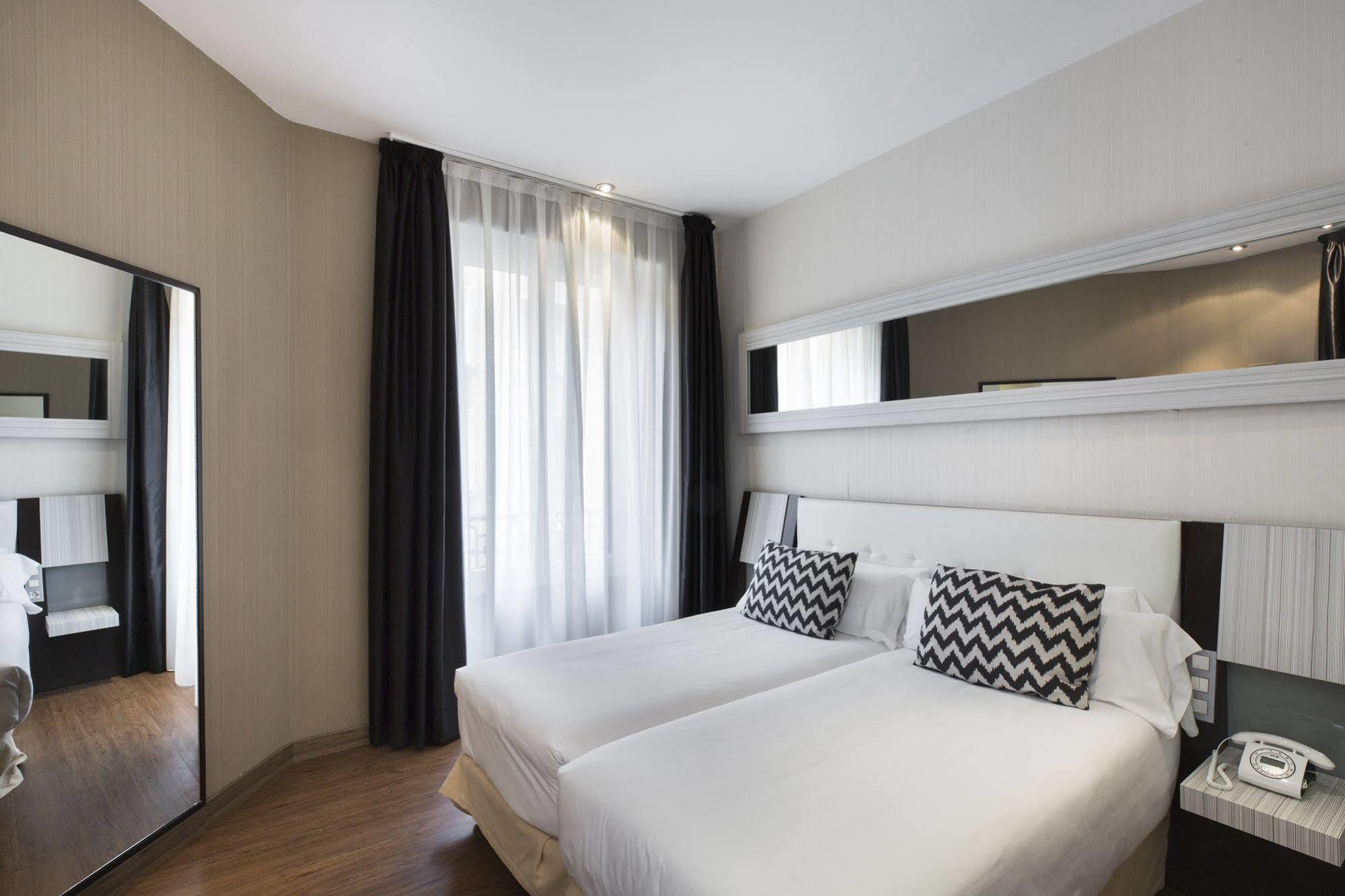 Hotel Petit Palace Triball 3*