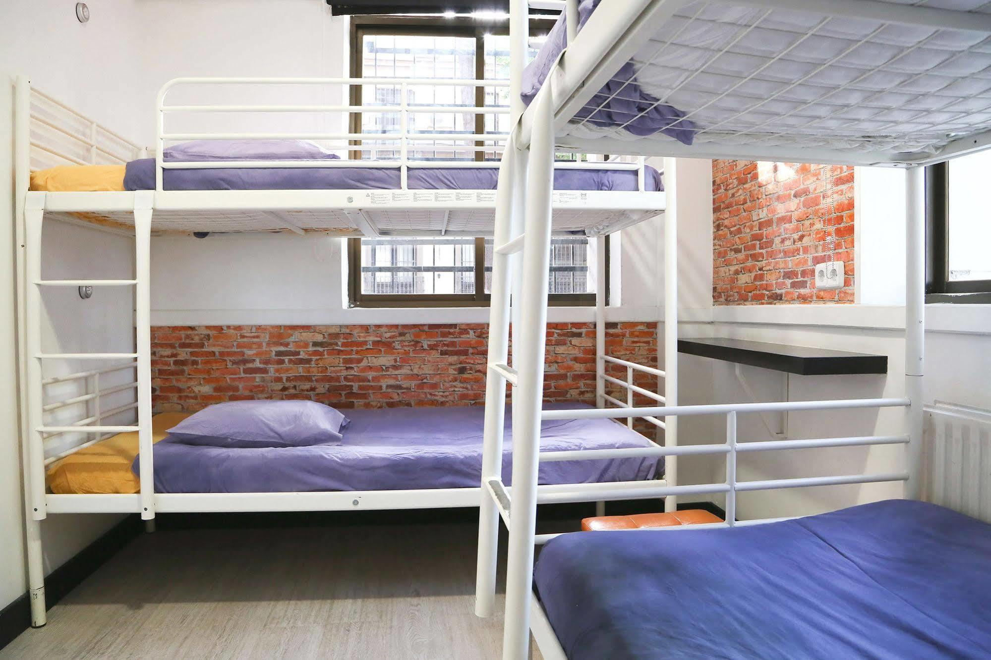 Meetingpoint Ostello *
