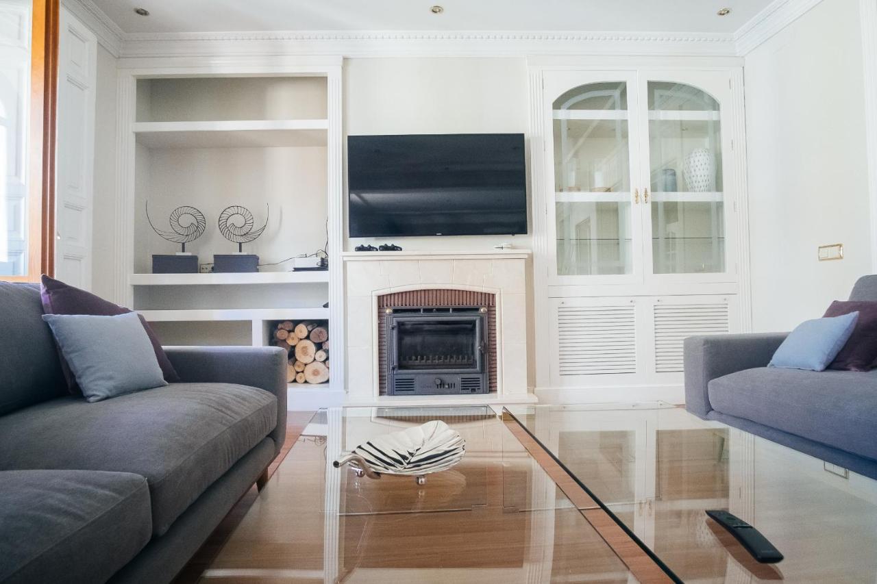 300m² 5 Slaapkamer, 4 Privé Badkamer In Centrum Appartement