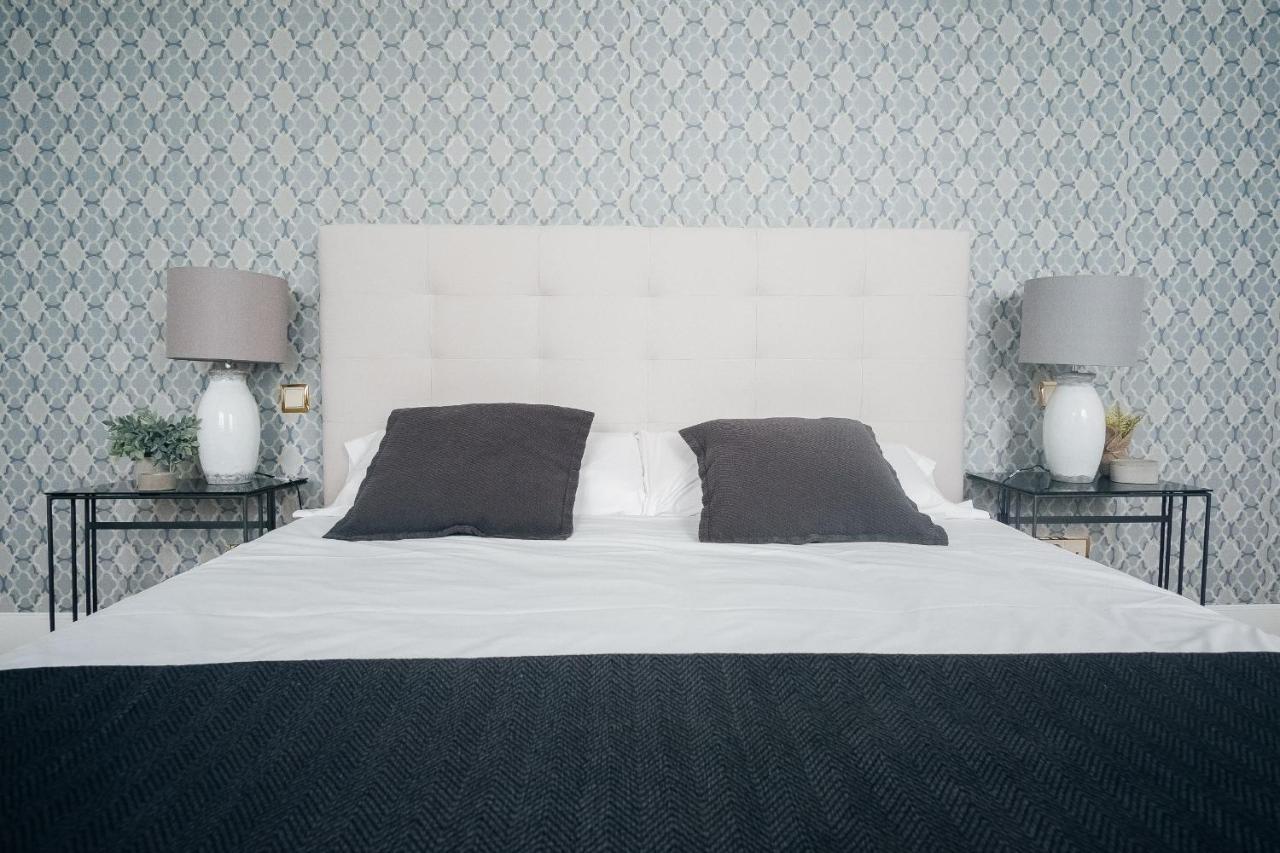 300m² 5 Slaapkamer, 4 Privé Badkamer In Centrum Appartement *