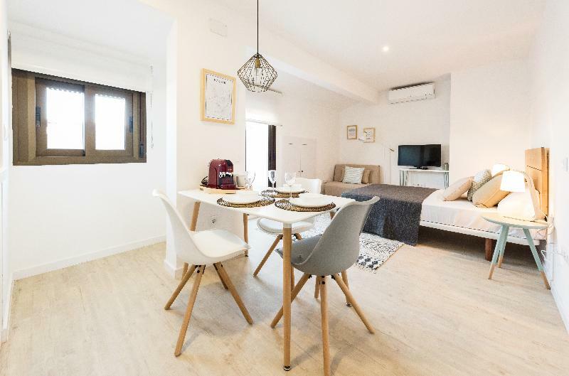 Aparthotel L&h La Latina Selection