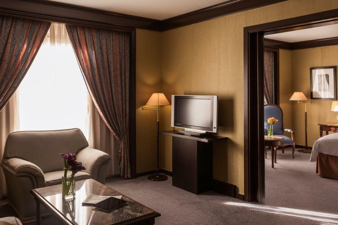 Pullman Airport & Feria Hotel 4*