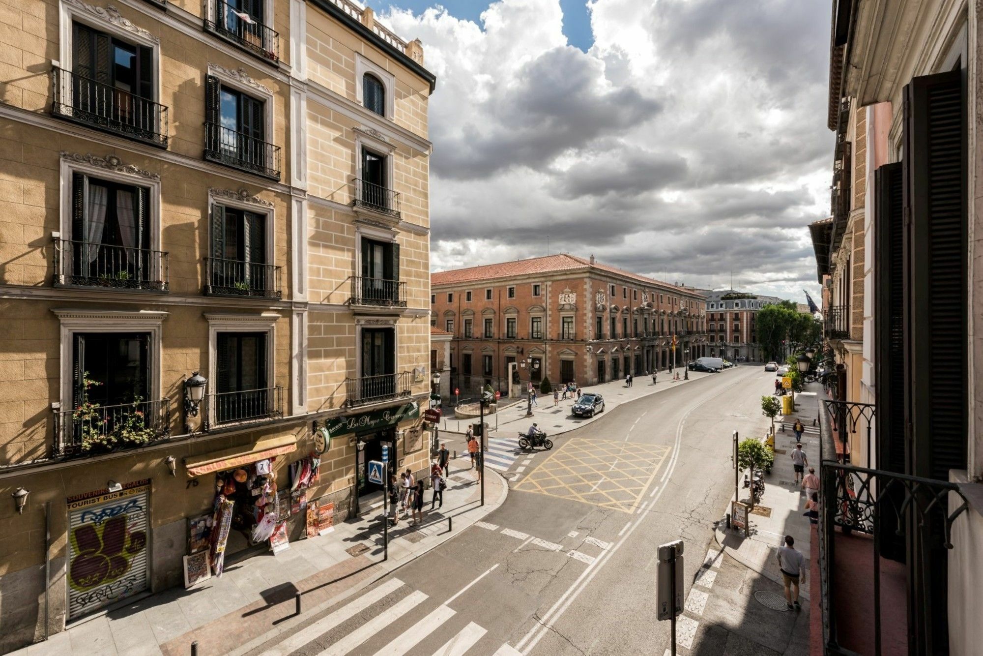 Plaza De La Center *