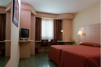 Nh Barajas Airport Hotel Madri