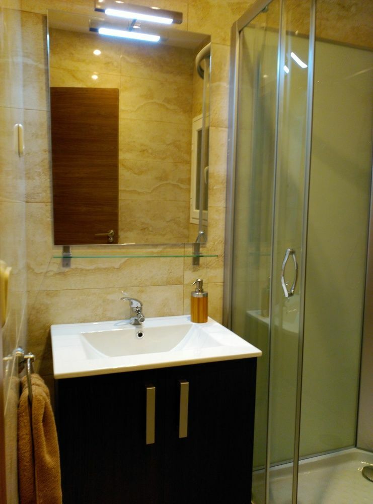 Rent 5 Madrid
