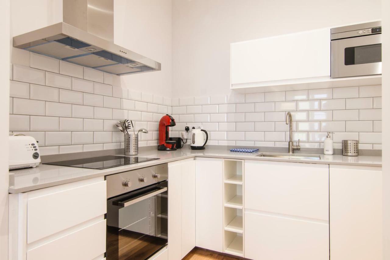Renovated And Modern- 3bd 2bth- Anton Martin *
