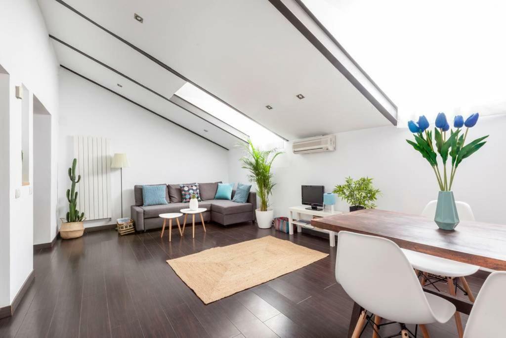Modern Floor Loft At Malasana's Heart Apartment Madrid