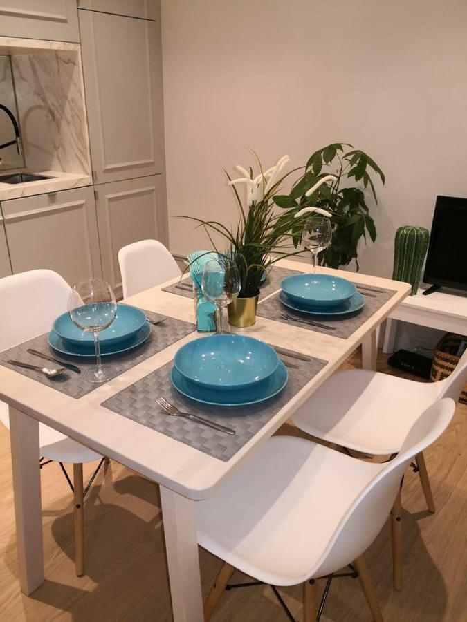 Explore From A Warm With Patio At A Newly Refurbished Manorial Building Apartment Madrid